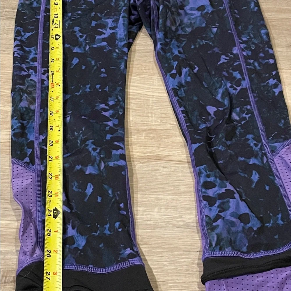 Lululemon Sweaty Or Not crops Floral Sport Backdrop Iris Flower size 4 - Picture 8 of 9
